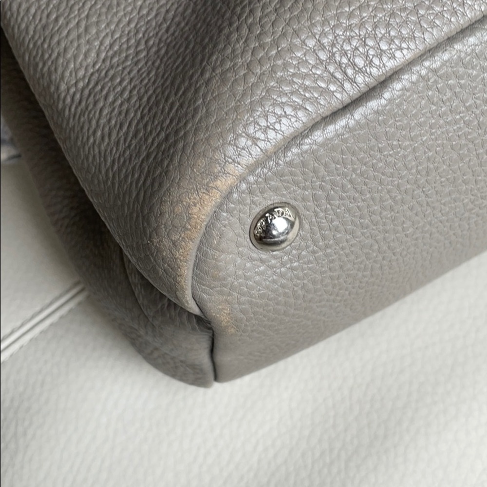 Prada bag - Picture 4 of 9